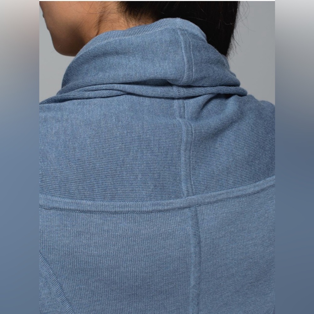 Lululemon Iconic Wrap. - Picture 7 of 16